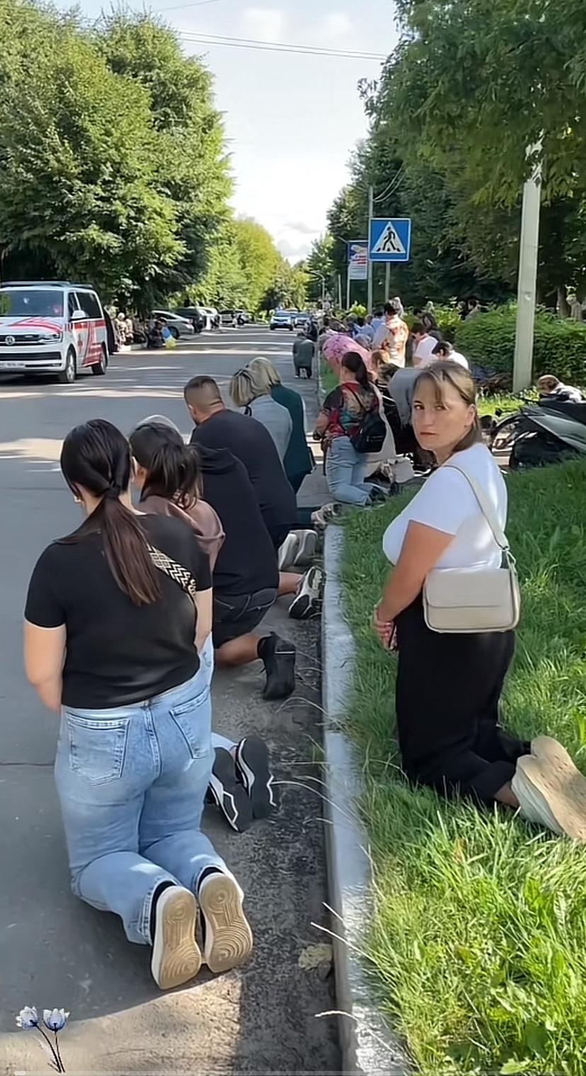这一点上不得不佩服乌克兰这个民族，对待英雄特别尊重。乌克兰不仅是战斗民族，也是崇