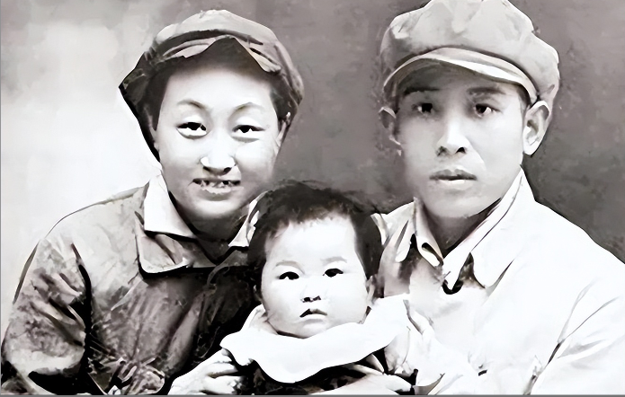 1938年，两名卧底夫妻假戏真做结为真夫妻，妻子牺牲后丈夫一生未娶，7年后原本牺