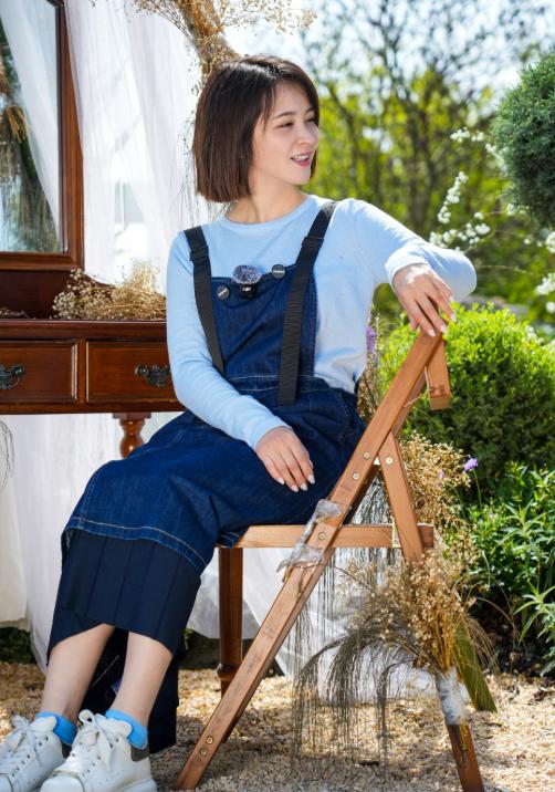 节目组没有任何交代，邓莎也被消失了。邓莎和路行这两口子彻底凉凉了，第二期删光了路