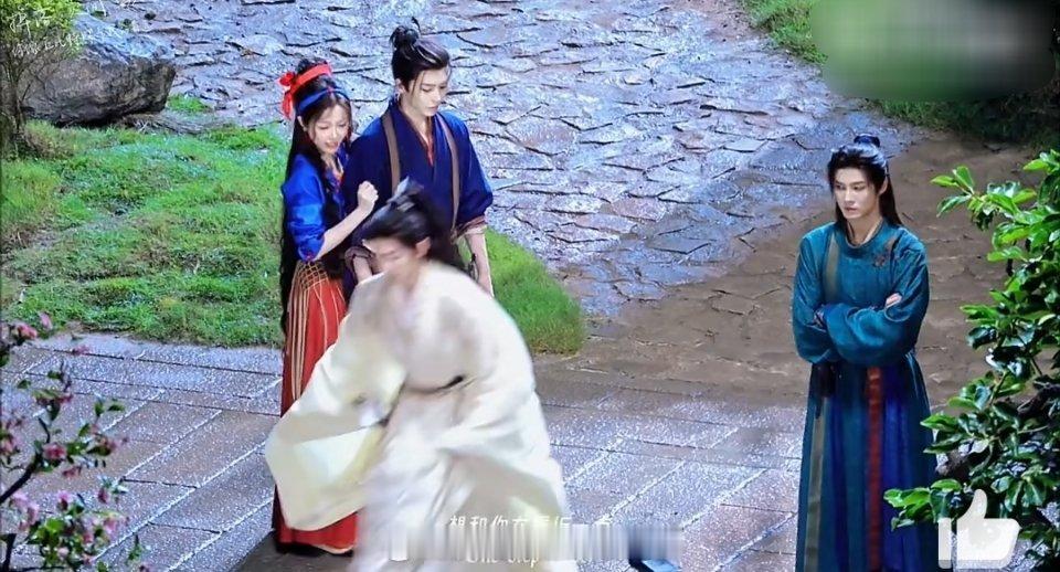 《念相思》的妆造好花花绿绿呀，侯明昊的造型还好点，虞书欣简直是重灾区，仿佛回到了