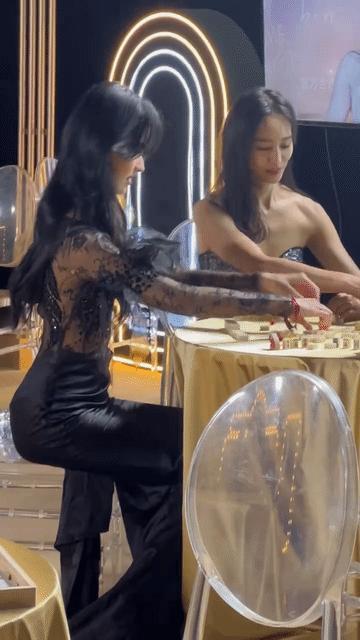 陈都灵和张钧甯，两个娱乐圈里的高知美女凑到一块搓麻将，真的是少有的画面！看嘟嘟这