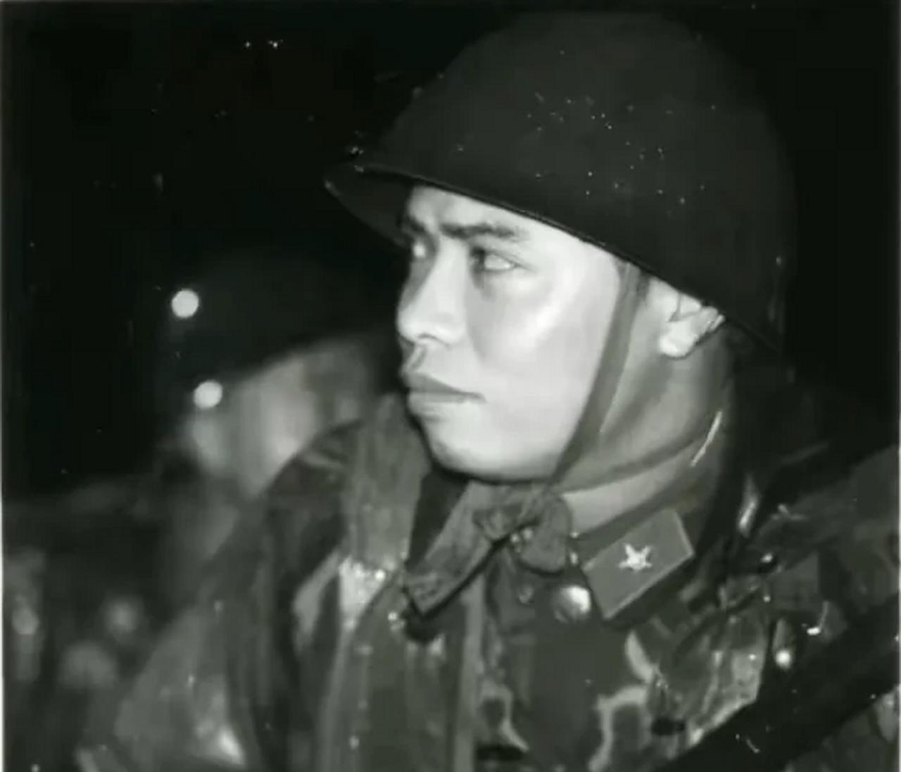 1985年，广西一战士过境侦察，不料被越军认出，越军朝他连开数枪，见他坠河，越军