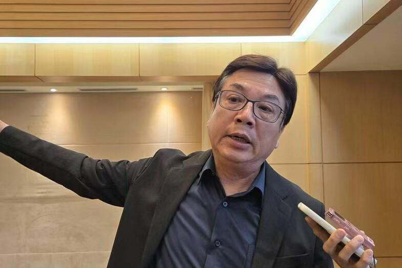 连日来，王金平、李乾龙、新北市长侯友宜以及彰化县长王惠美等人，纷纷劝说新北市副市
