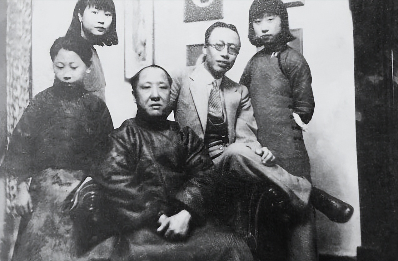 1950年，28岁就退休在家的清朝摄政王载沣，晚年以90万斤小米的价格卖掉了曾经