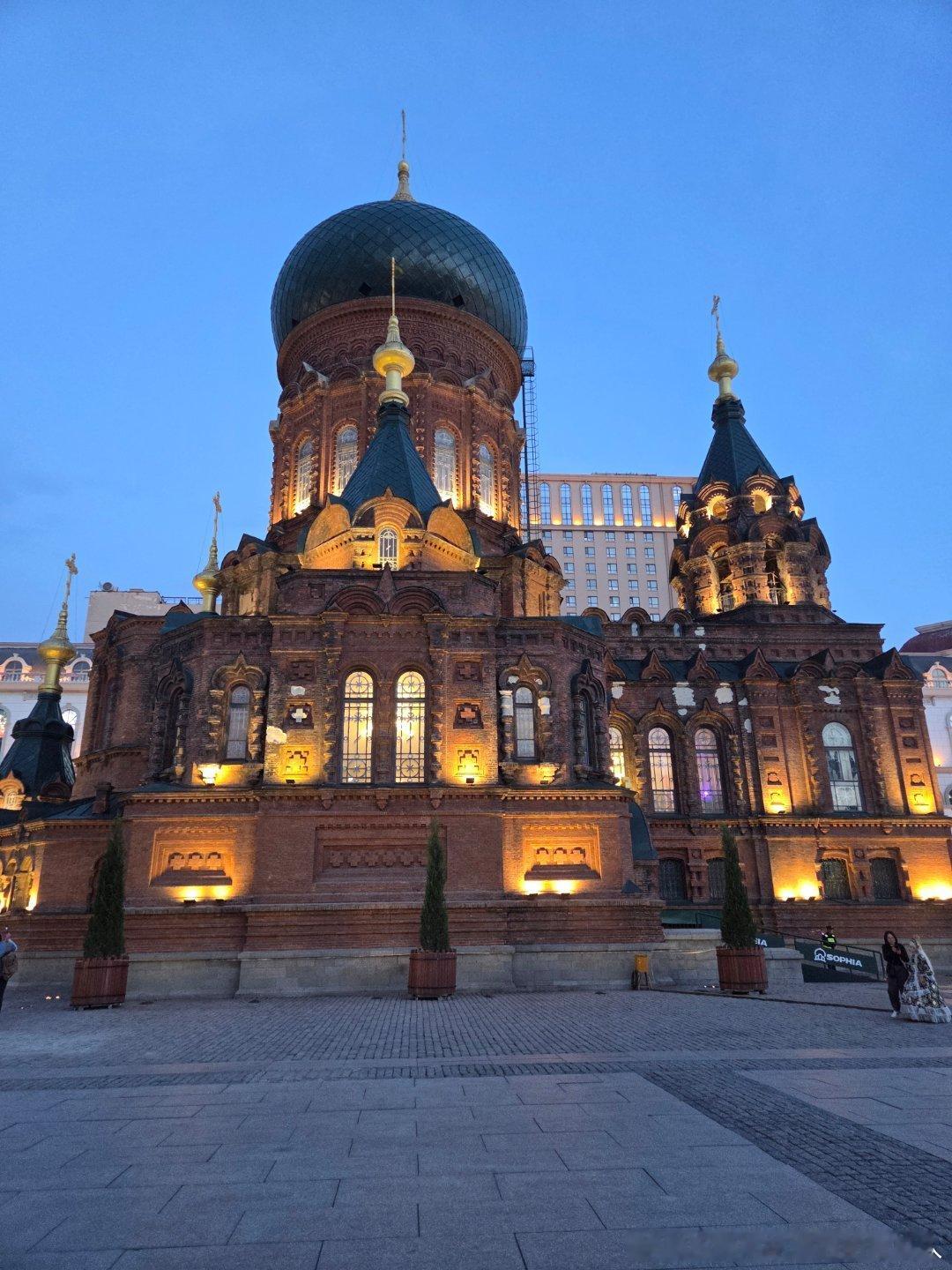 最近几天和家人在哈尔滨旅行，明天去沈阳。