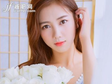 日常生活瘦脸小窍门八:面部减肥操塑身衣式脱便图片