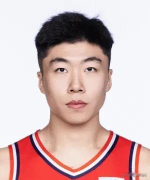 我预言一下，下赛季，应该很难在广州队的阵中看见队长刘彦诚了，因为现在刘彦诚已经打