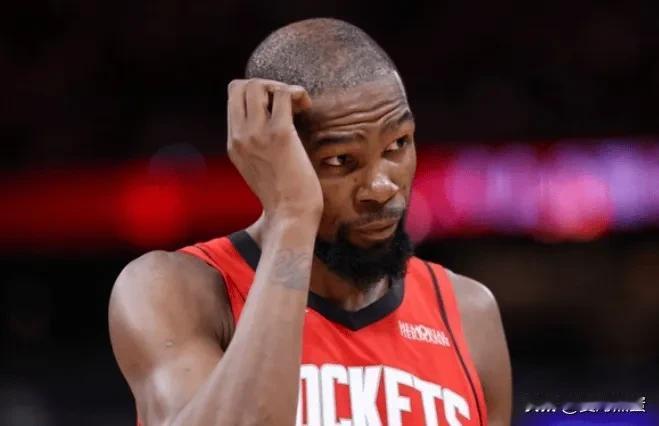 阿杜就是关键时刻的定心丸，火箭也让阿杜打了这几年最富裕的仗。休赛期引进杜兰特