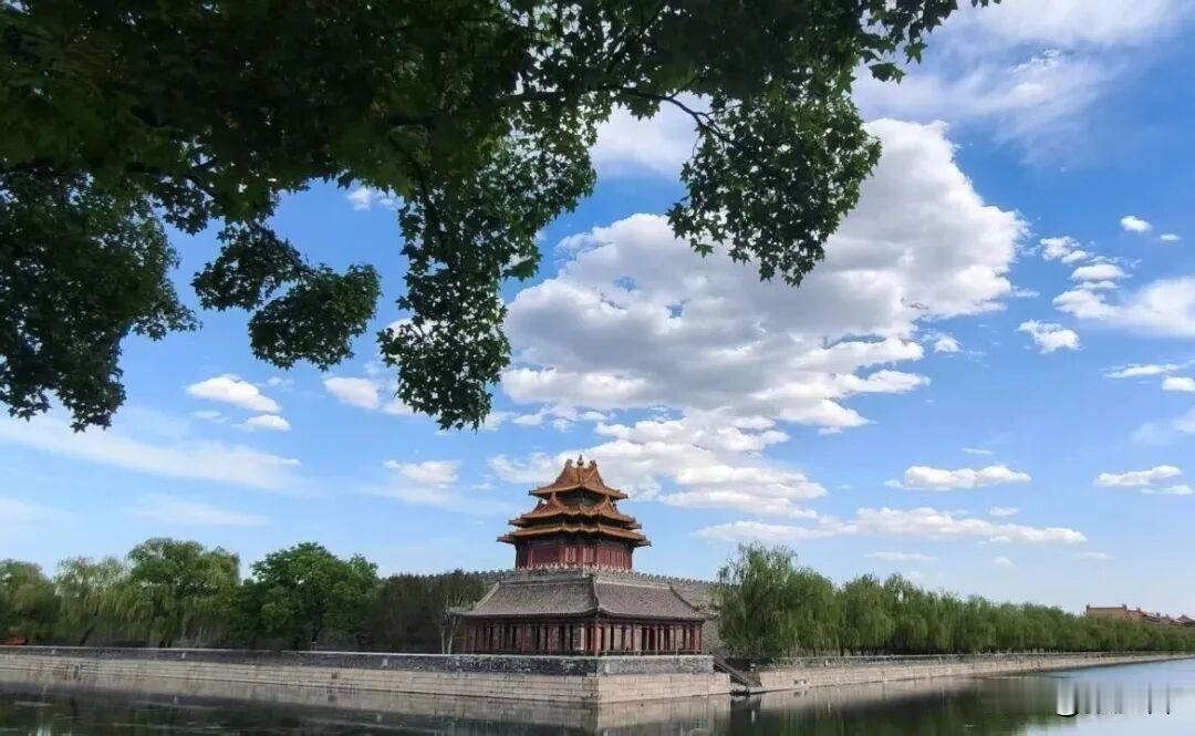北京这几天天气为何比南方还热？北京这几天（2026年6月初）比南方还热，主因