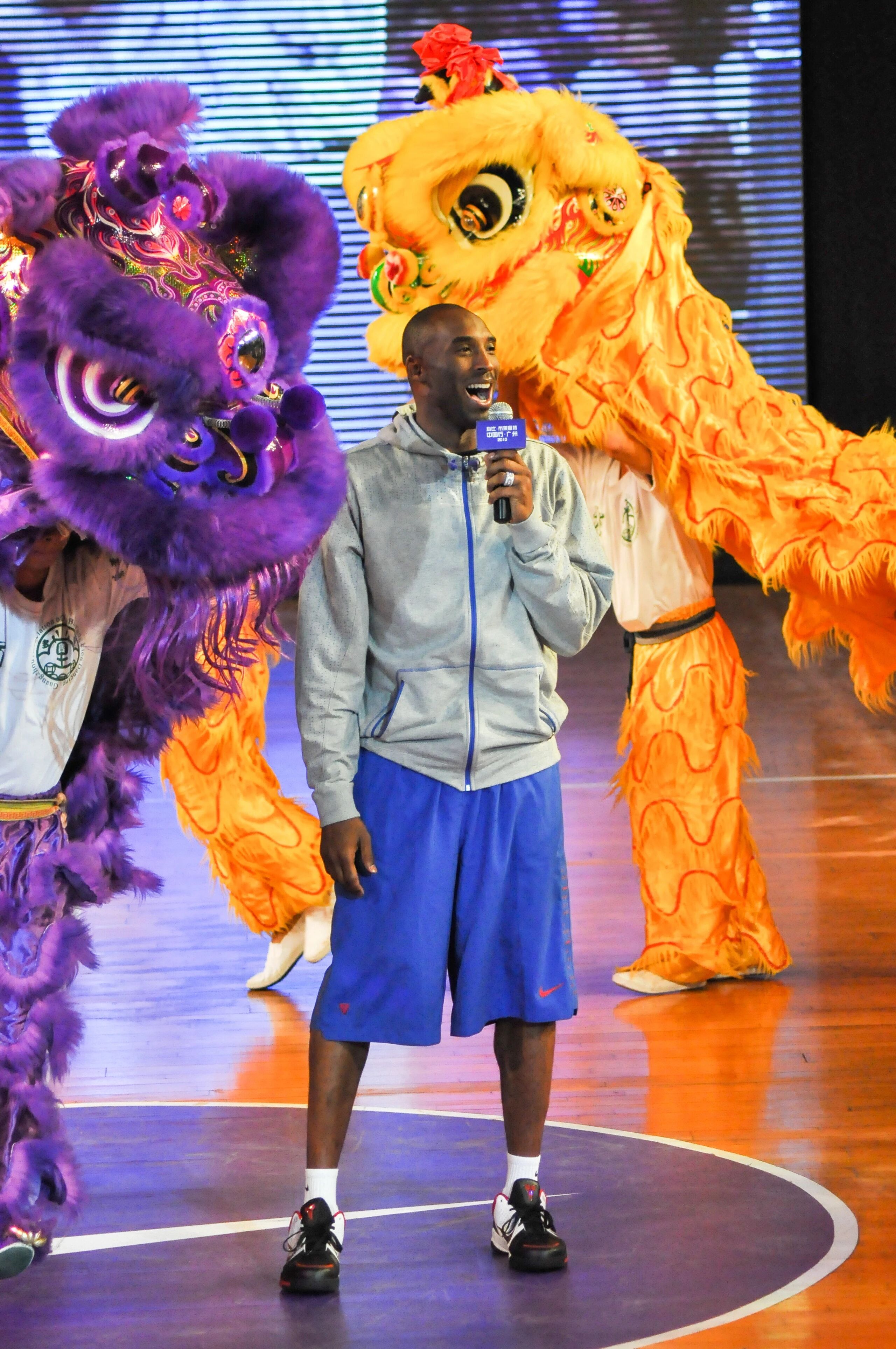 成年人的世界里，没有谁比谁更容易，只是那些年，那些人背后的付出你看不到而已。不存