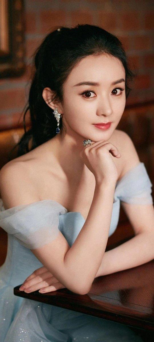 赵丽颖许半夏和李秋萍跨越时空的接力赵丽颖用两场极致演绎，完成了许半夏与李秋萍跨越