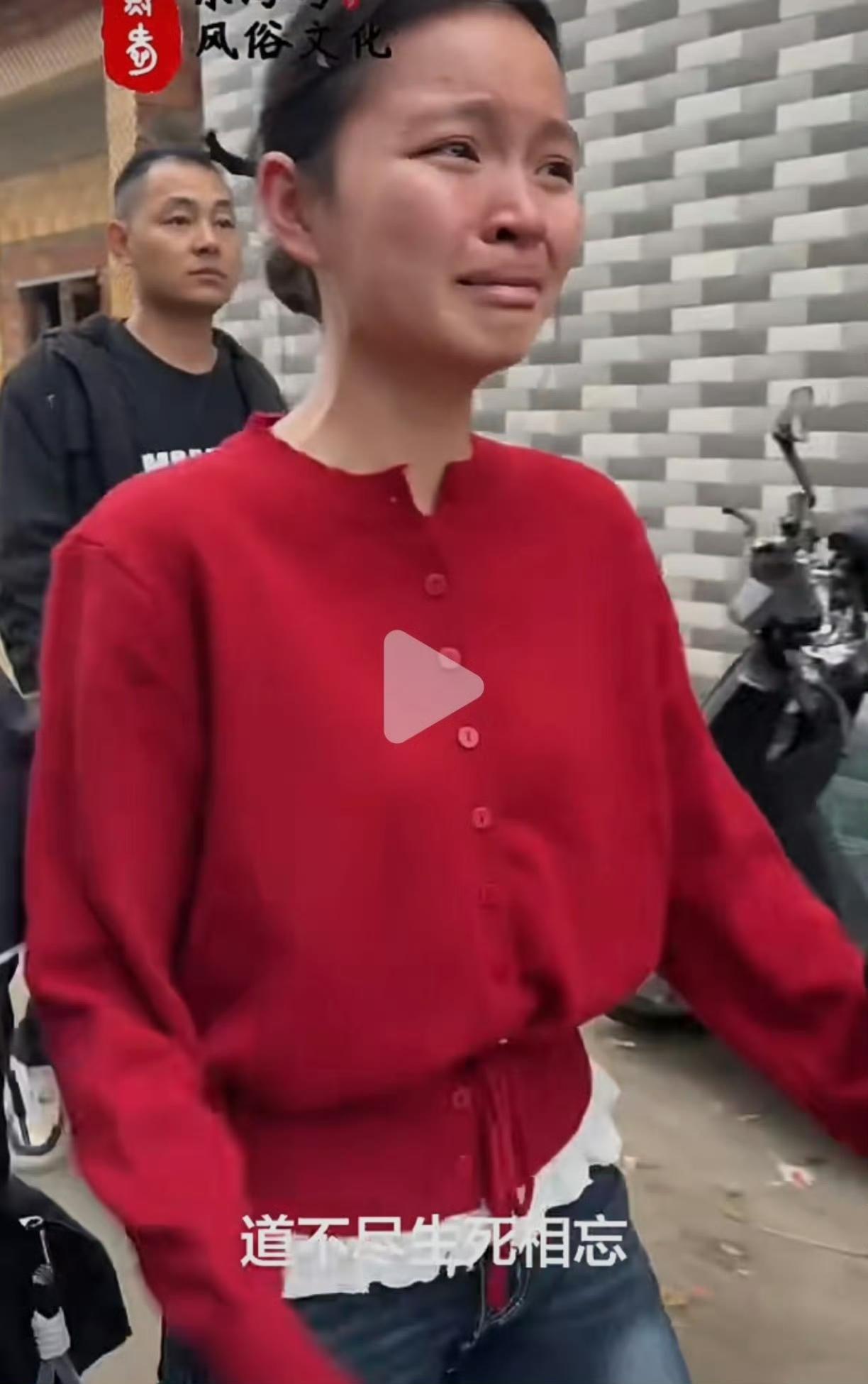 这可能是今年春节最不可思议的事件。大年初二，广东湛江，一个妈祖“乩童”被临阵