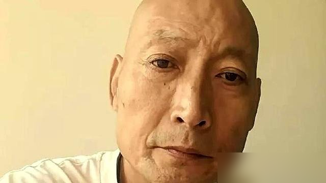 当年跟李连杰在天台真刀真枪往死里摔的人，如今在镜头前露脸不到十分钟。64岁的于荣光演反派，远景全是替