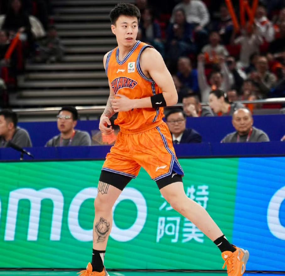 脸都不要了😅，上海队82-85惜败浙江，这三位必须为输球负责！1. 张镇麟，