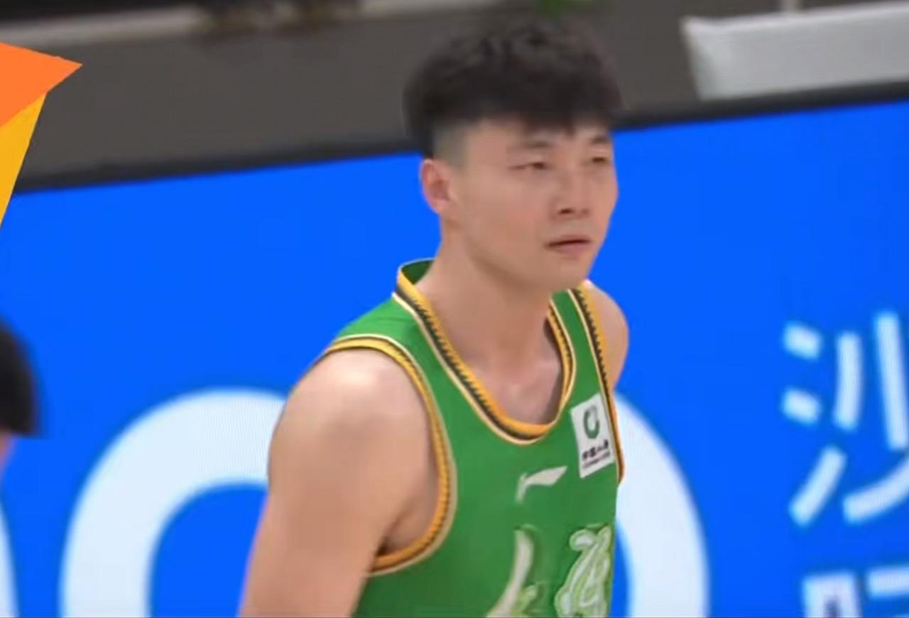 CBA辽宁主场83：93负于了北京首钢，本场辽宁是有机会赢下比赛的，输掉比赛有三