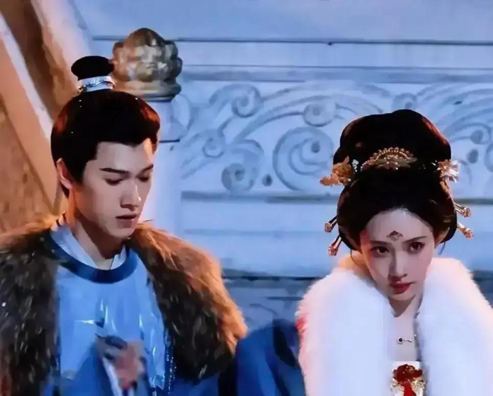 3秒删掉的吻戏，播放量破亿比正片火，这早不是头一回。横店最近传出一个新词：