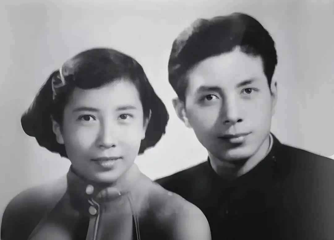 叶琳瑯与丈夫张辉有两个儿子，长大成人后也走上了演艺之路。一家四口儿都是演员！