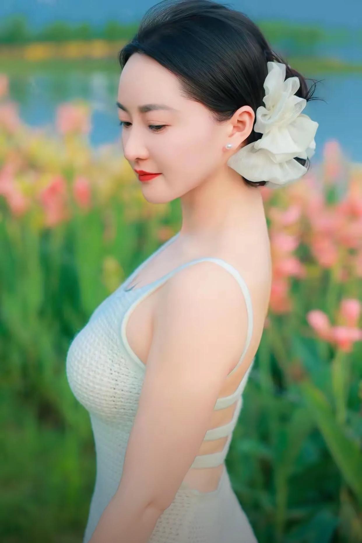 女人如何穿出含蓄的性感?夏日生活打卡季