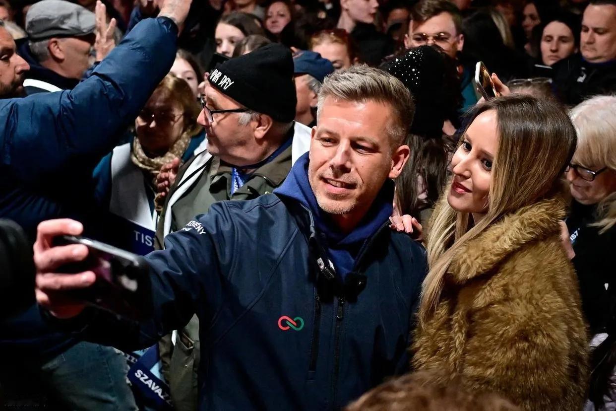 毛焦尔·彼得（匈牙利人的姓名和我国一样，姓在前、名在后）击败欧尔班，成为匈牙利新