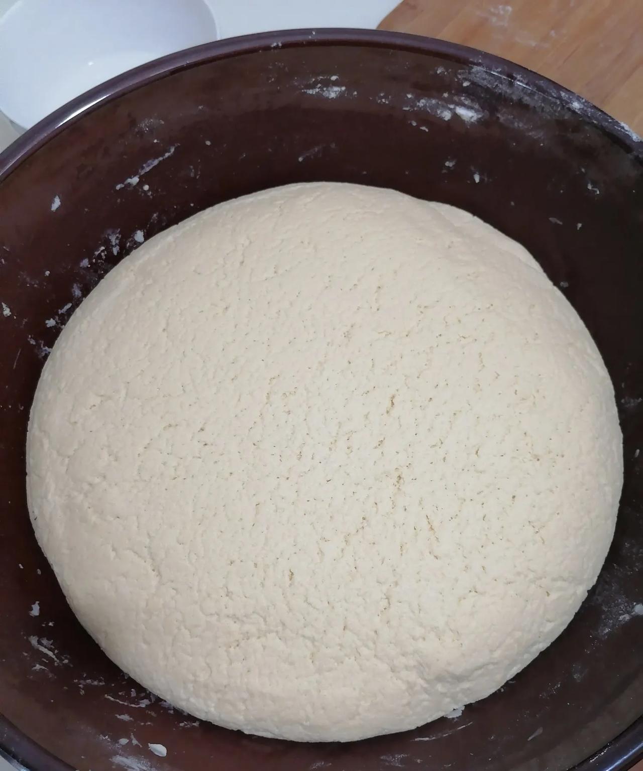由困难时期落下一个毛病，吃馒头不爱吃纯白面的，白面里边非得要掺上点高粱面或者玉米
