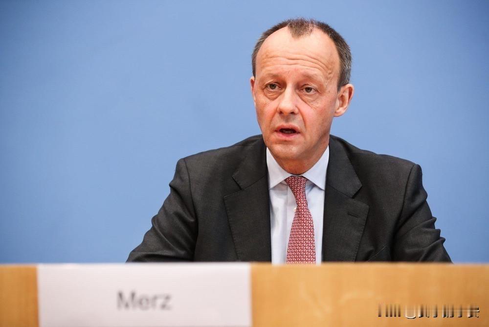 你敢加税，我就揭短！美国刚靠关税护本土，德国就甩出经济报告打脸。今年GDP仅