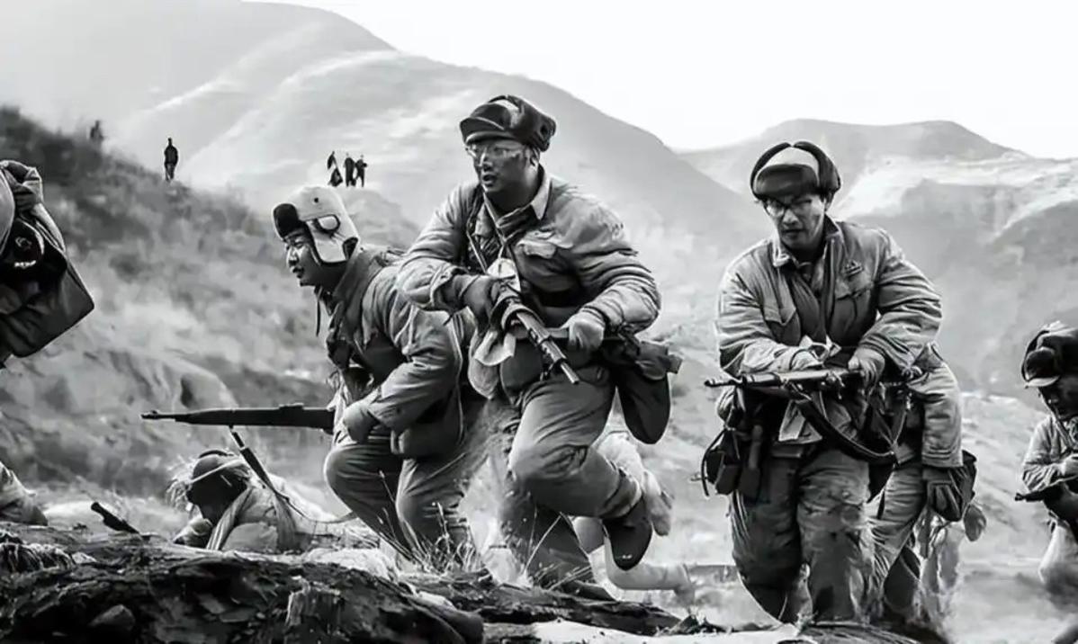 51年，10万志愿军被美军包饺子，毛主席听后下了8字命令。1951年，抗美援朝的