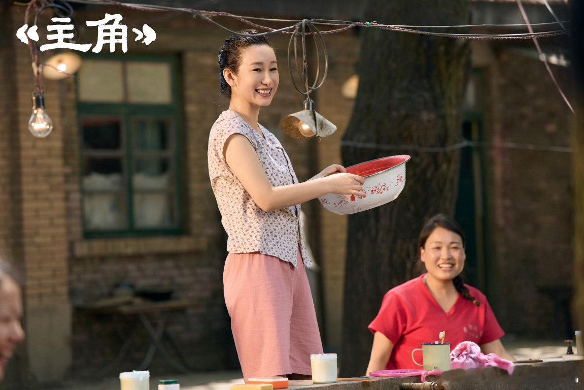 秦海璐主角开播连发三个忍唱戏是要忍的，这句话比任何宣传语都戳人。秦海璐不是在说