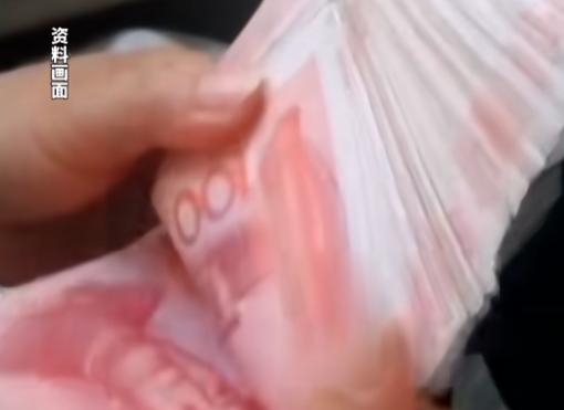 “太惨了！”8月22日报道，辽宁，一男子离婚后，找了个新女友，在恋爱期间，男子自