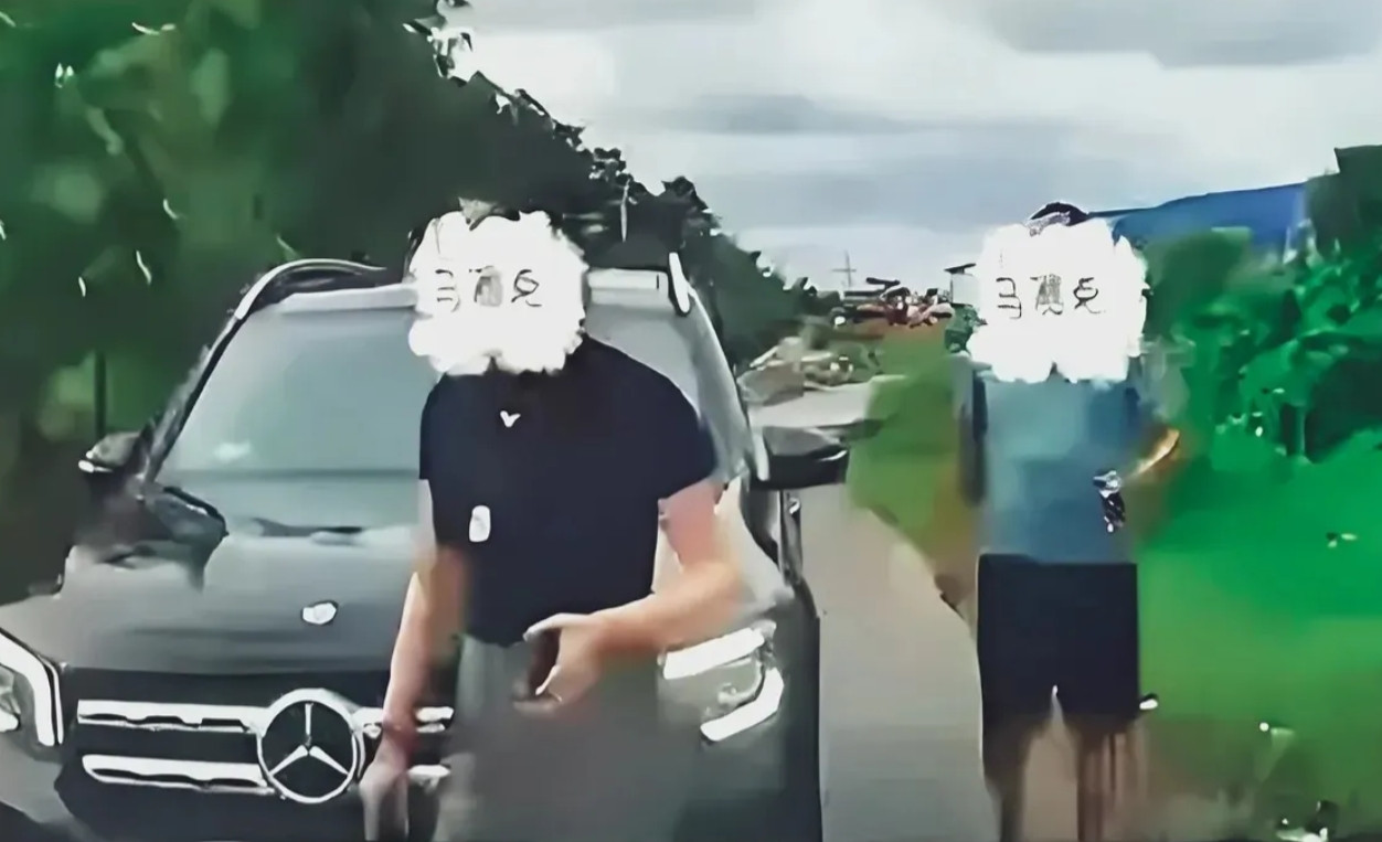 广西“亮证姐”事件给世人的四点启示：①老百姓的容忍度也是有底线的官媒经常强调