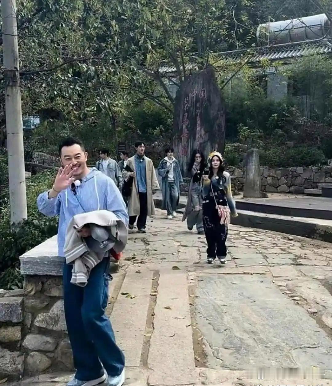 孟‎子义‎身⁠高也太夸张了吧⁠﻿，⁠这身材‏⁠，路拍都这‏么⁠能﻿‎打……