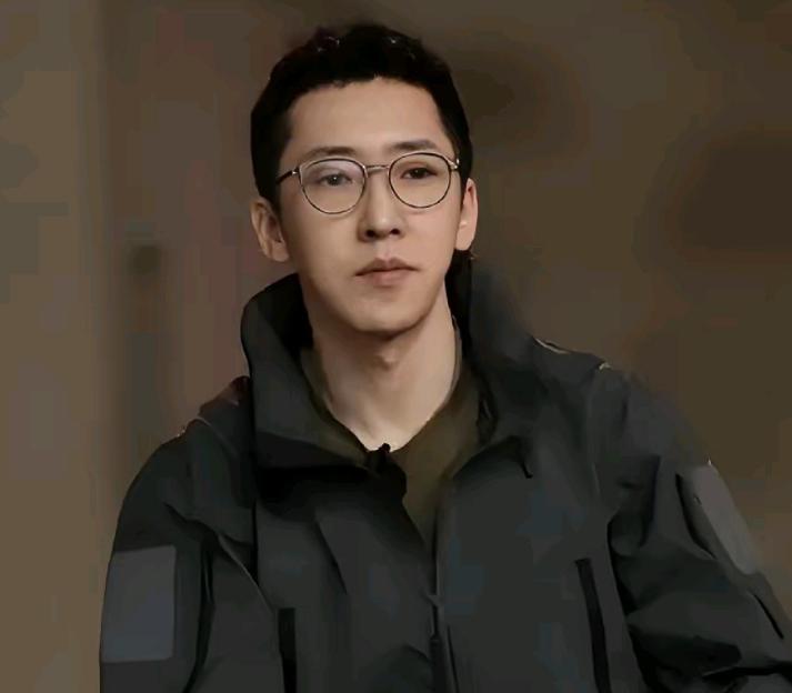 强烈建议直接永久封号！留几手这波踩着张雪峰先生离世的热度疯狂博流量的操作，