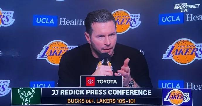 一个主教练如果失去了球员的敬重那么这个球队注定不会好队内氛围注定不会好球员