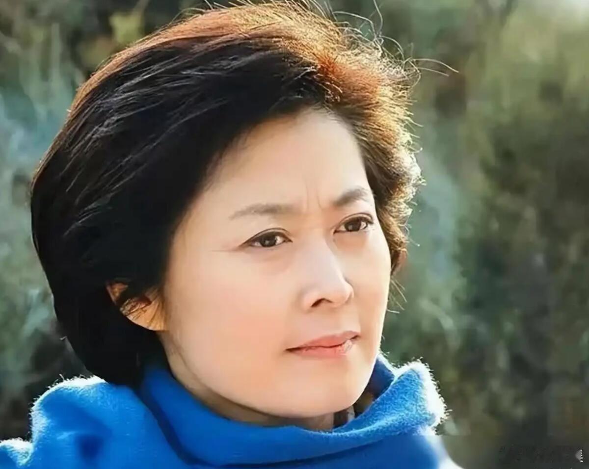 敬一丹老师，您明明还在夏日故乡哈尔滨漫步…沉痛悼念敬一丹老师！您是了不起的新闻工