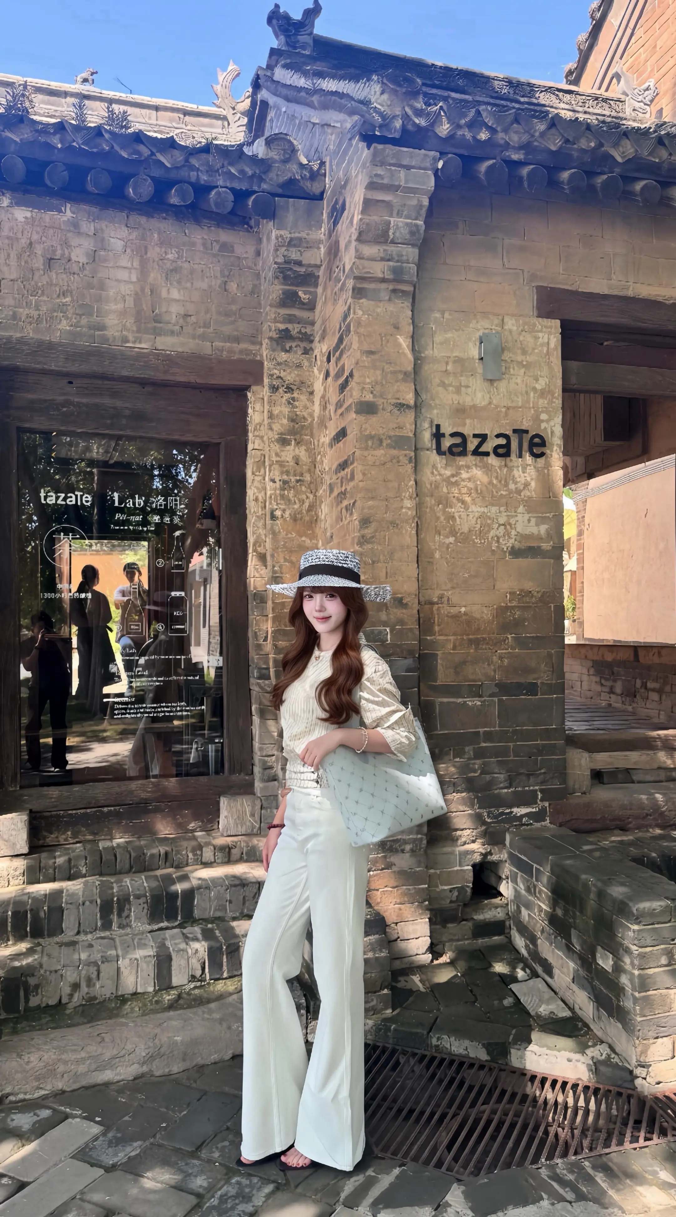 某些时候 人亦如花  若要见时 便会相逢  。