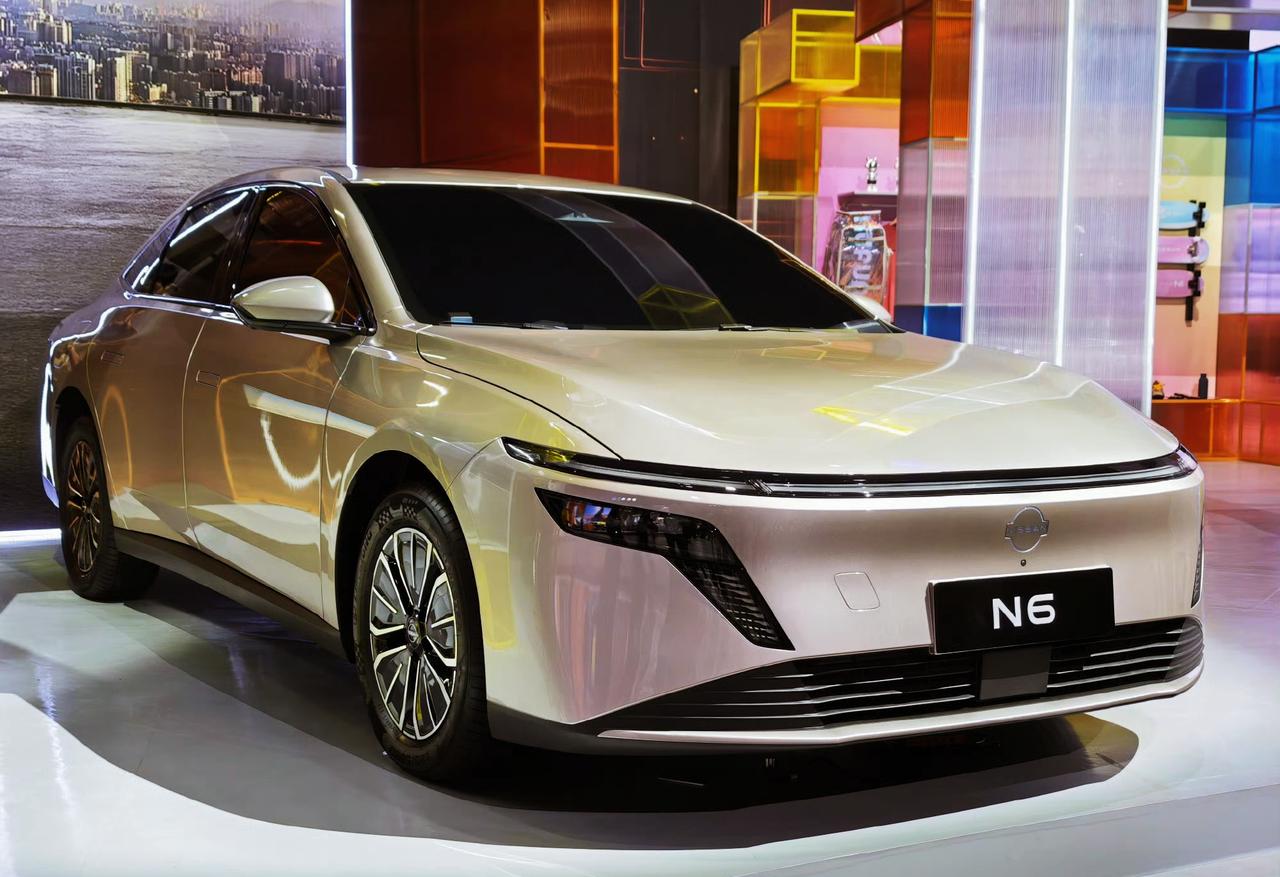 东风日产N6实车亮相，4.8米级车长+21.1度电池基于天演架构打造插混中