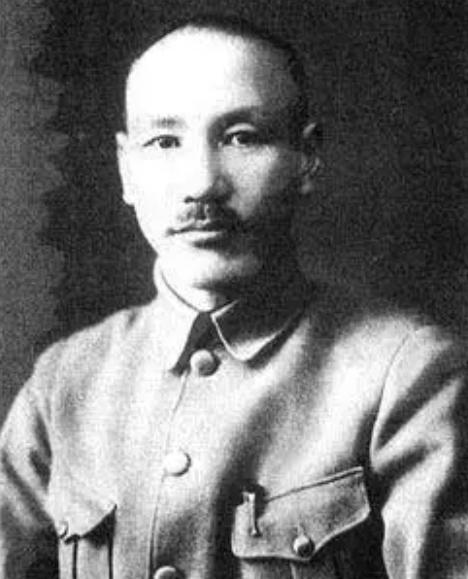 蒋介石最大的错误不是失去大陆退守台湾，而是犯了两个连老祖宗都不会原谅的错误。