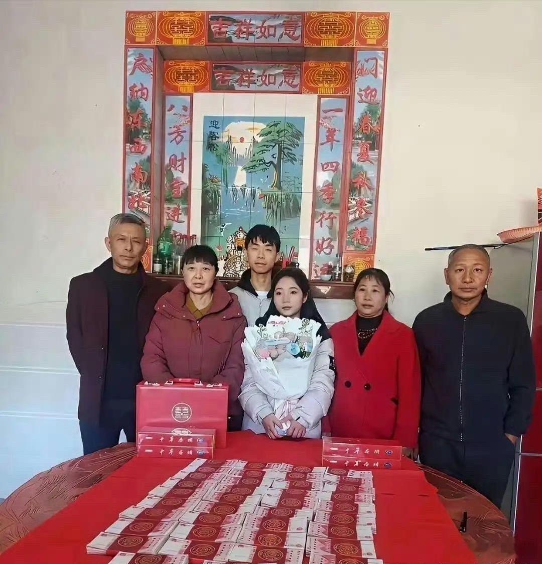 这婚定的，我估计没有一个人是开心的。