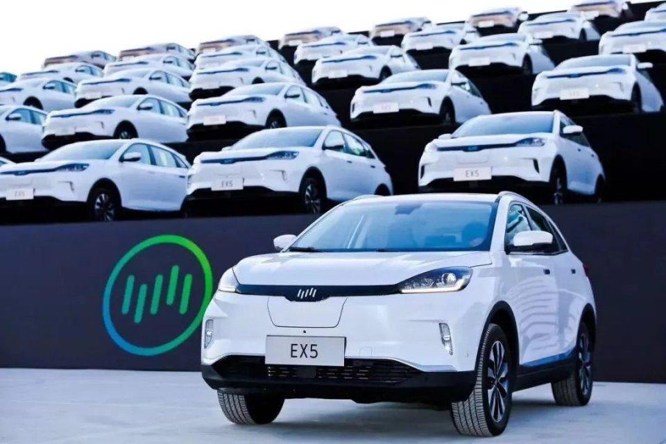 我终于发现了新能源汽车的意义，更加佩服我们国家的高瞻远瞩。有些人觉得我们是在1