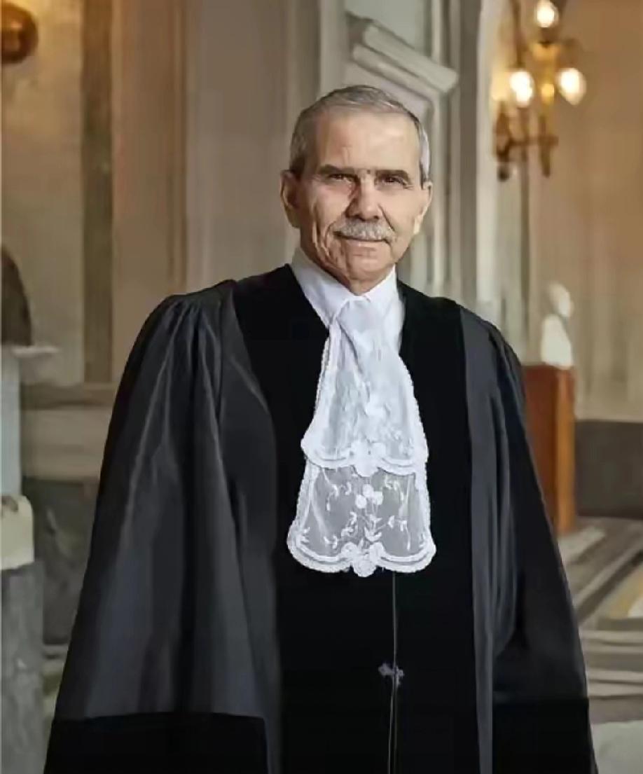 黎巴嫩传来的消息4月9日，黎巴嫩总理萨拉姆开完内阁会后放话了：军队和警察马上加