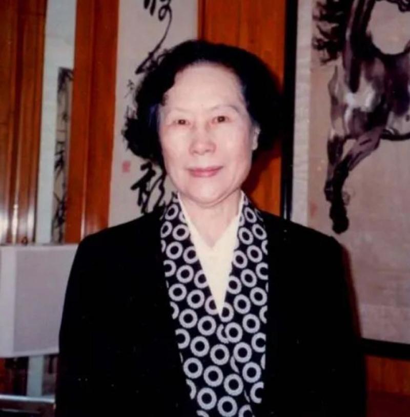 1953年，徐悲鸿病逝，五年后，他的妻子廖静文不但选择了改嫁，还生了孩子对外她却