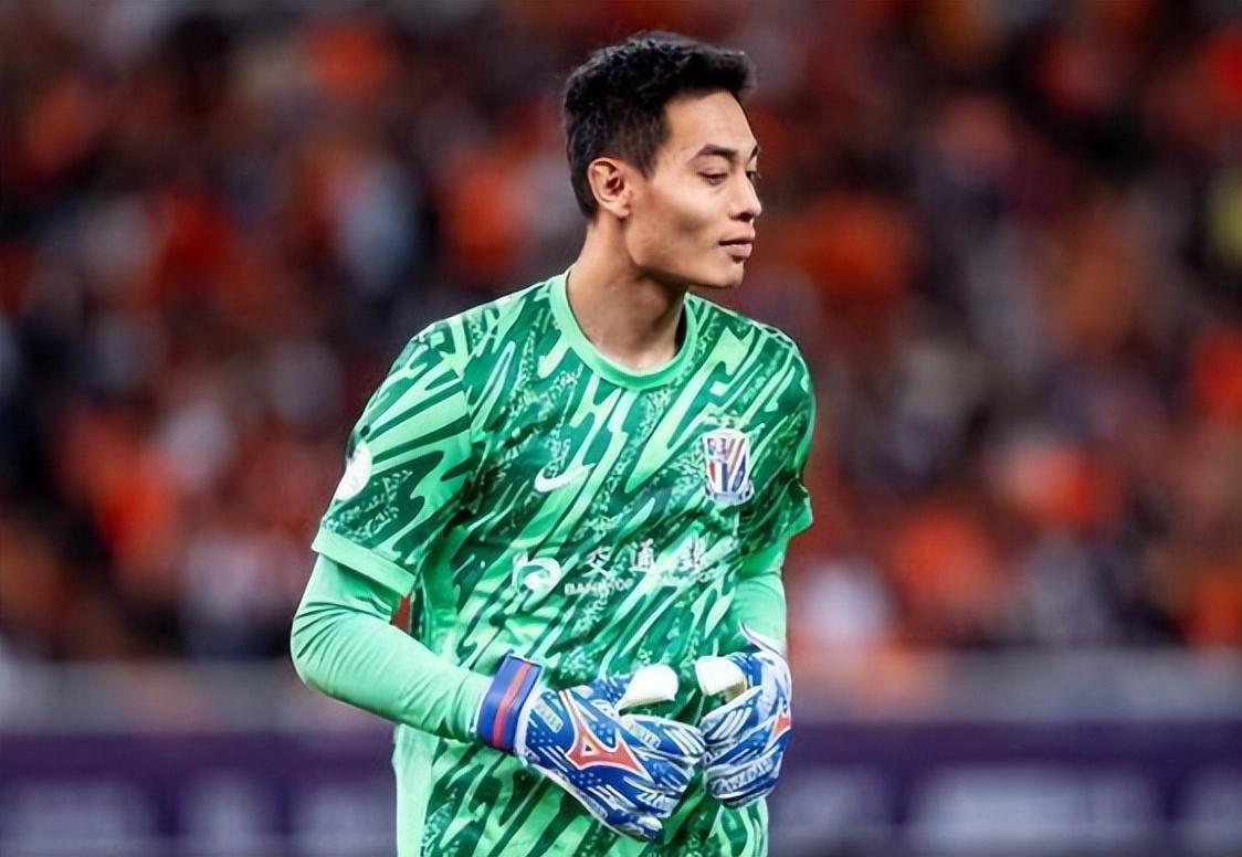 薛庆浩总算靠谱了一次！上海申花1比0战胜上海海港，这场比赛总算没有丢球。申花门