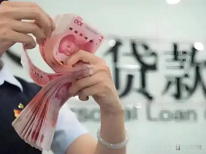 浙江嘉兴，42岁女子常年遭丈夫家暴，还逼迫她一起签字，贷了50万元去做生意。女子