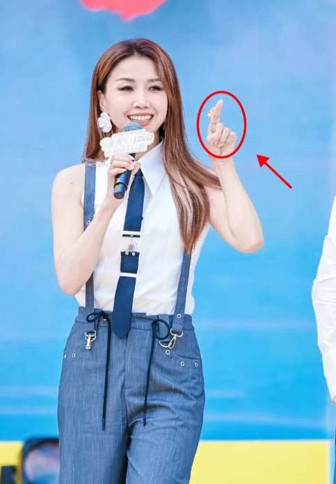 不搜不知道，一搜吓一跳，真的是小看王蓉了！王蓉在《婆婆和妈妈》节目中，分