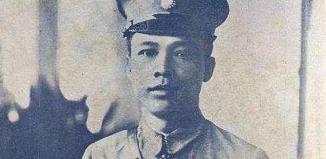 1918年，广东女子结婚6年不能生育，被丈夫抛弃，谁料，却被年轻军官求婚。她摇头
