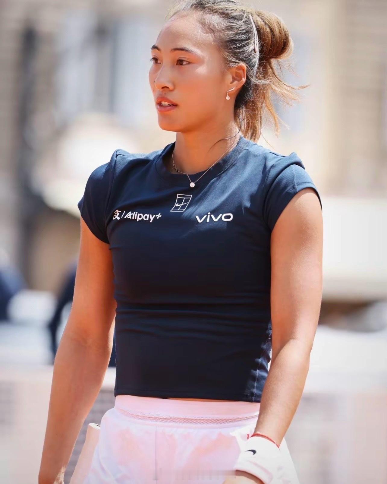 郑钦文vs萨卡里WTA250诺丁汉站签表揭晓，郑钦文首轮便撞上6号种子萨卡里，这