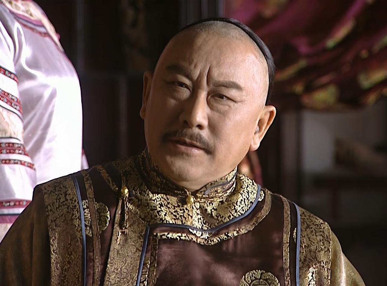 索额图家里多有钱索尼一生有7个儿子，索额图排行老三。作为康熙的心腹，捉拿鳌拜