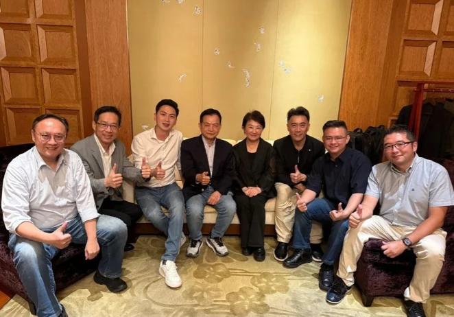 卢秀燕架空郑丽文，另立党中央！6月30日，台湾媒体人陈挥文在节目中表示：这位