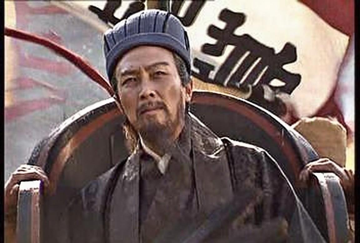 看历史要结合语境，比如诸葛亮这句话，看字面意思，比曹操还反动。“若灭魏斩睿（曹叡