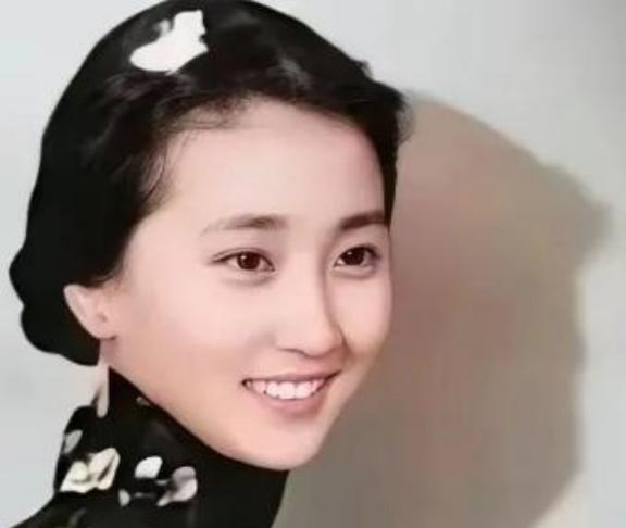钱学森36岁仍未婚，妹妹钱学英给他介绍对象，他却说：要不你嫁给我吧！ 蒋英出