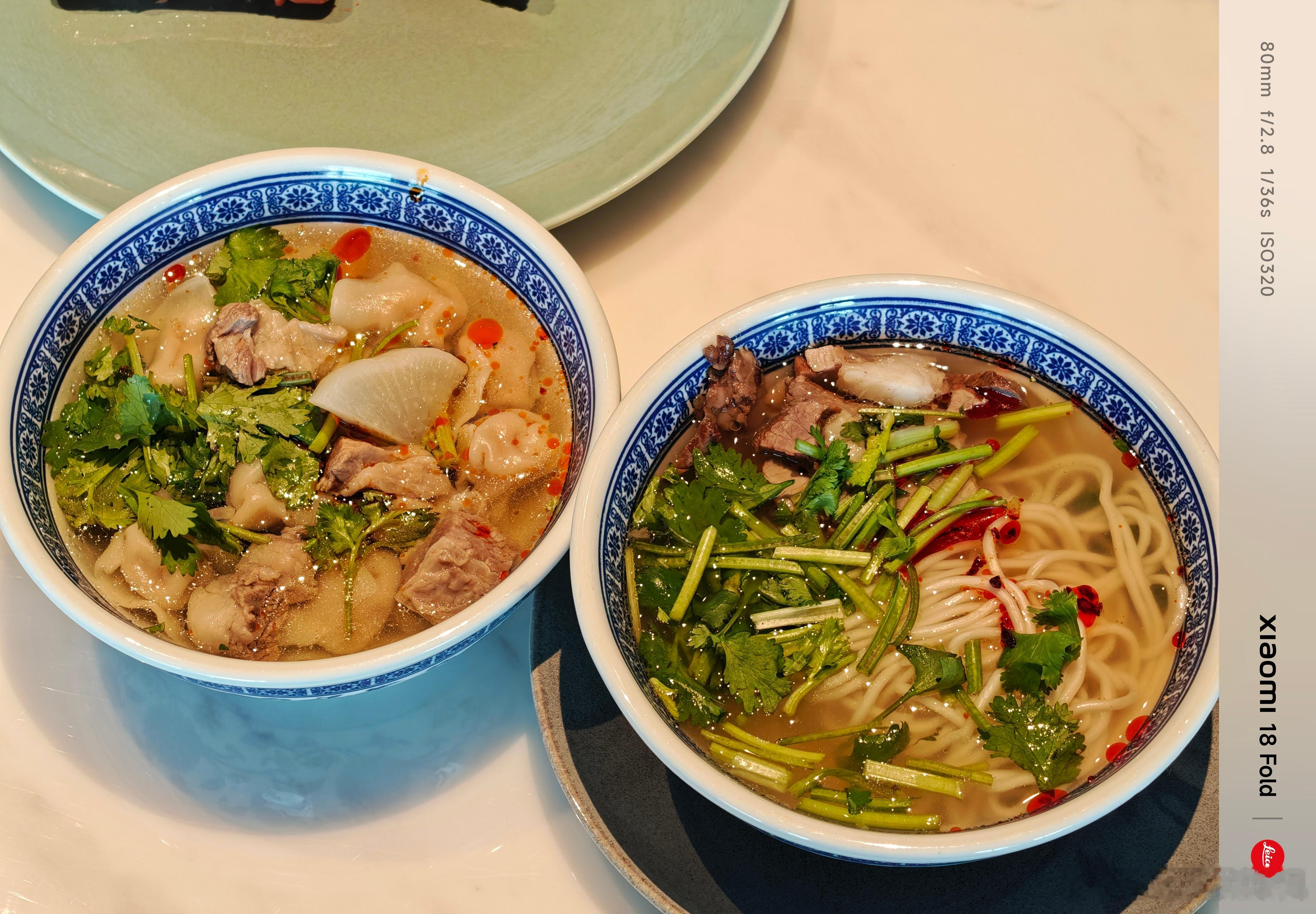 早起能看到赛里木湖，再看着湖景吃一碗牛肉汤馄饨面，这感觉真好国庆假期涛哥爱吃面